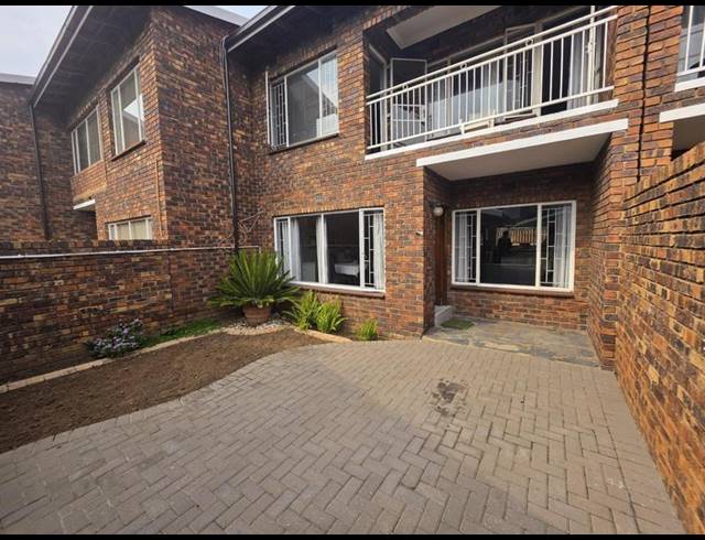 3 BEDROOM TOWNHOUSE FOR SALE IN BRACKENHURST